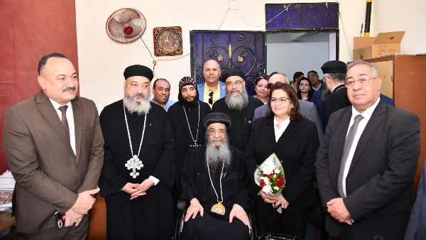 الأنبا أبرآم يدلي بصوته في انتخابات مجلس النواب 