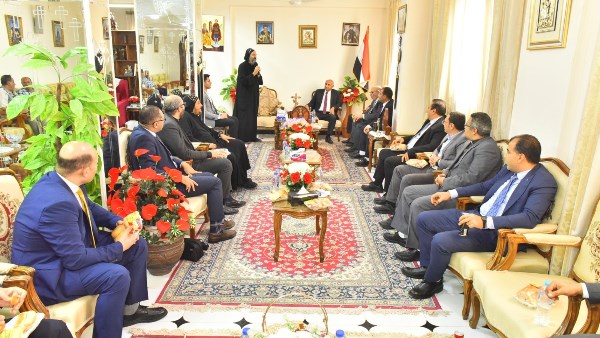 وفد من قيادات الطائفة الإنجيلية يزور الدير المحرق 