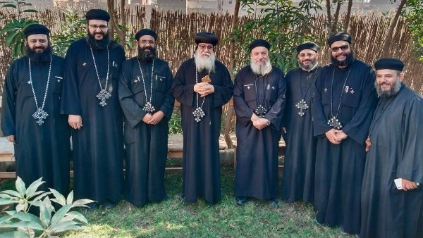 الأنبا مكاريوس يصلي القداس بكنيسة الشهيد مارجرجس والأنبا توماس بعزبة المقدس الأنبا مكاريوس يصلي القداس بكنيسة الشهيد مارجرجس والأنبا توماس بعزبة المقدس