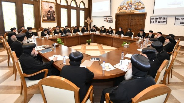البابا تواضروس يلتقي مقرري لجان المجمع المقدس
