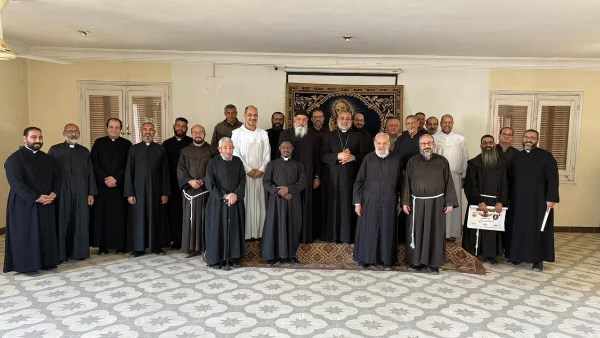 الآباء القمامصة والكهنة