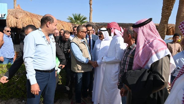 خلال لقاء المحافظ مع بدو دهب ونويبع 