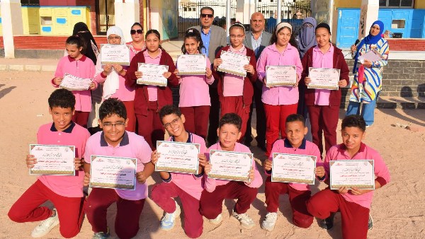 مدير مديرية التربية والتعليم خلال زيارته مدرسة الأهرام الرسمية 