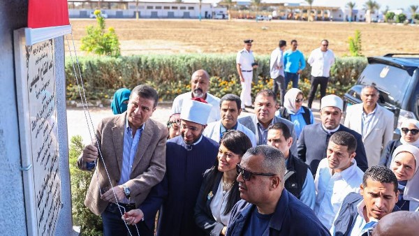 وزير الزراعة والوزراء خلال زيارة المحطة براس سدر 