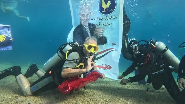 حملة انتخابيه تحت الماء فى اعماق دهب 