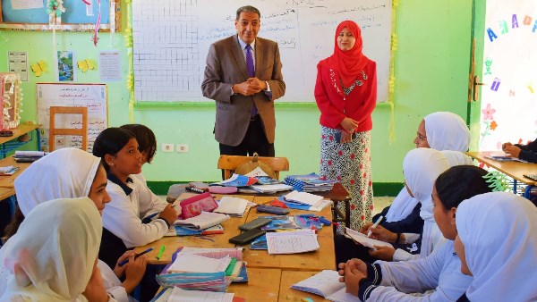 مدير تعليم جنوب سيناء خلال الزيارة 