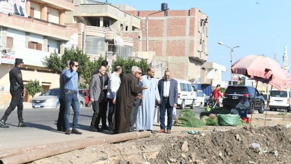 محافظ الدقهلية يتفقد أعمال إنشاء كوبري الطويلة بطلخا