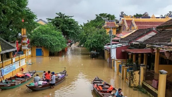 تعرضت منطقة وسط فيتنام لأمطار غزيرة