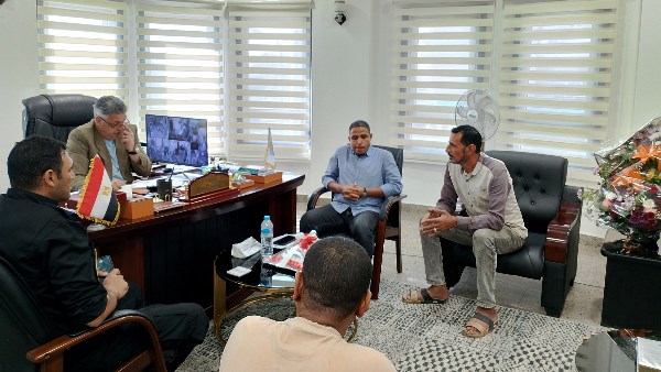 رئيس حي جنوب الغردقة يعقد اللقاء الأسبوعي للمواطنين لبحث مشكلاتهم رئيس حي جنوب الغردقة يعقد اللقاء الأسبوعي للمواطنين لبحث مشكلاتهم