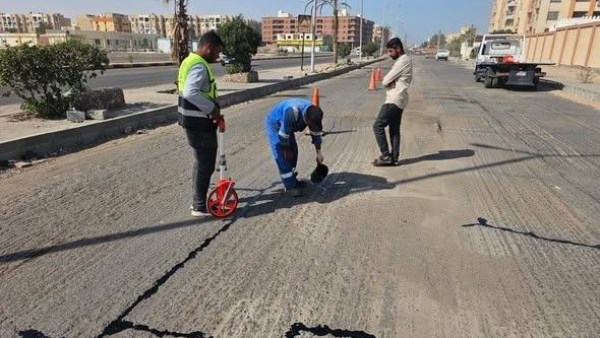 رئيس حي شمال الغردقة يتفقد شارع الحجاز استجابة لشكاوى الأهالي رئيس حي شمال الغردقة يتفقد شارع الحجاز استجابة لشكاوى الأهالي