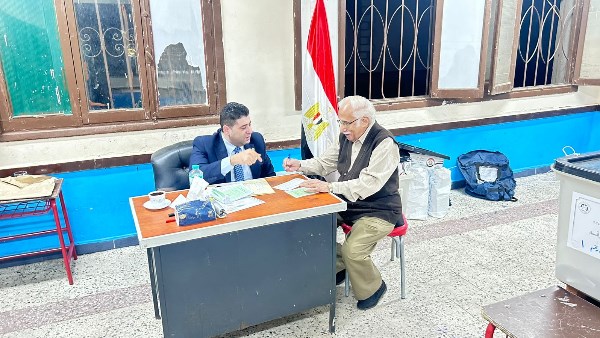 المستشار اسلام شعبان يقدم كافة التيسيرات لكبار السن خلال العملية الانتخابية