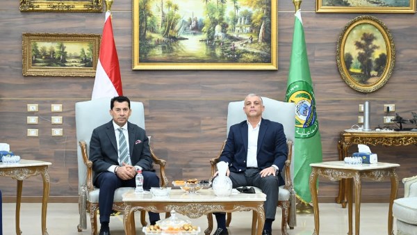 وزير الشباب والرياضة