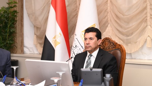 وزير الشباب والرياضة يعقد اجتماعاً مع مديري المديريات بجميع المحافظات لمناقشة خطط التطوير والتحول الرقمي