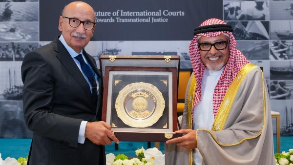 رئيس الاعلي للقضاء في زيارة للبحرين 