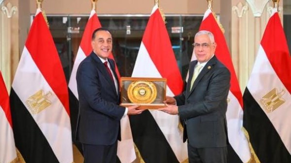 النائب العام ورئيس الوزراء والسباييك 