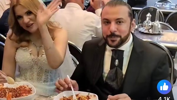 زوجان داخل محل كشري