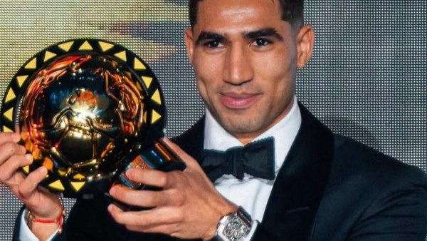 بن شرقي يهنئ أشرف حكيمي بجائزة الأفضل في أفريقيا