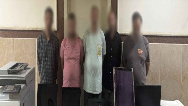 ضبط 5 أشخاص لسرقتهم سيارة وتزوير أوراق ملكيتها في القاهرة ضبط 5 أشخاص لسرقتهم سيارة وتزوير أوراق ملكيتها في القاهرة