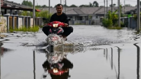 فيضانات في تايلاند 