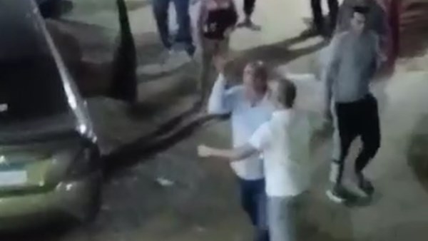 لقطة فيديو إعتداء طليق على طليقته