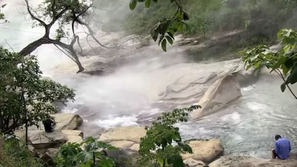  النهر المغلي