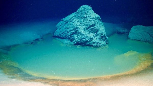 أعماق بحيرة