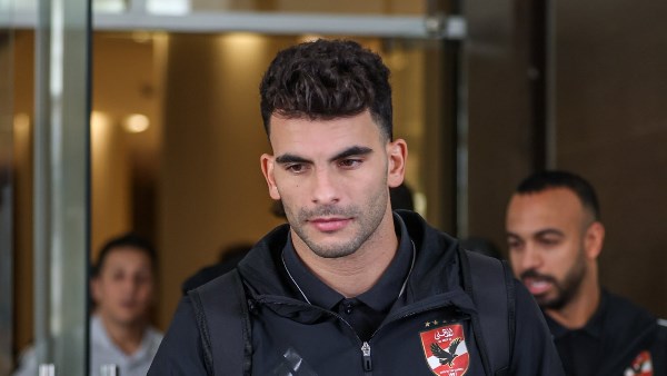 بعثة الأهلي تصل فندق الإقامة في أبوظبي