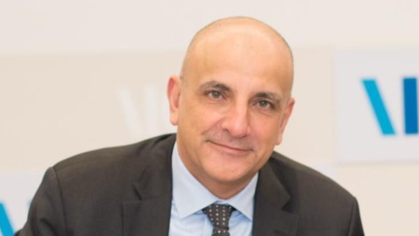 عمرو ثروت  عمرو ثروت