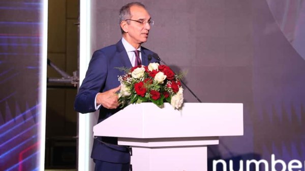 وزير الاتصالات