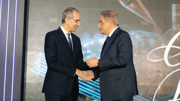 وزير الاتصالات