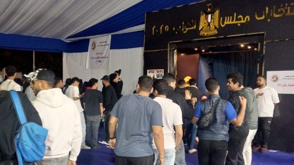 توافد كبير من المواطنين على اللجان الانتخابية بمصر الجديدة 
