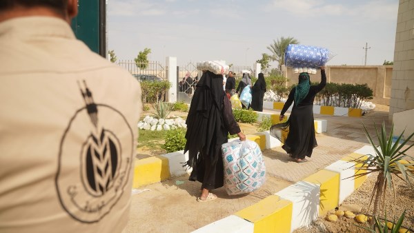 بيت الزكاة والصدقات ينتهي من توزيع عشرات الآلاف البطاطين والألحفة وعبوات المواد الغذائية بمحافظات مدن القناة