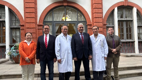 وفد جامعة الأزهر يختتم زيارته للصين بزيارة مستشفى روجين بمدينة شنغهاي ويناقش آفاق التعاون العلمي والأكاديمي وتبادل الخبرات