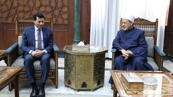 شيخ الأزهر يستقبل وزير الشباب والرياضة
