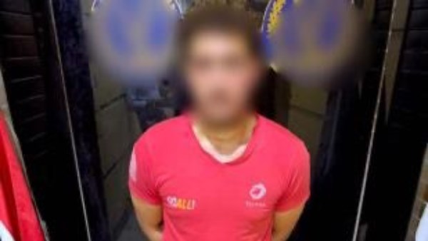 نصب على المواطنين.. القبض على أدمن صفحة بيع الأسلحة البيضاء على فيس بوك نصب على المواطنين.. القبض على أدمن صفحة بيع الأسلحة البيضاء على فيس بوك