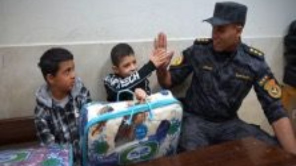 توزيع هدايا