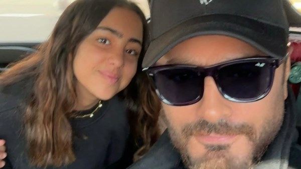برفقة ابنته .. تامر حسني يشارك جمهوره رحلته إلى فرنسا برفقة ابنته .. تامر حسني يشارك جمهوره رحلته إلى فرنسا