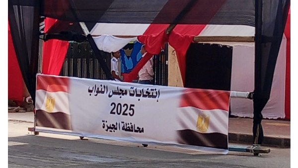 شهد محيط اللجنة الانتخابية في مدرسة الشهيد جمال حسين بالمنيب بجنوب محافظة الجيزة، خرقا للصمت الانتخابي