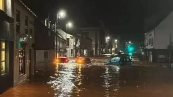 الشوارع تتحول لأنهار..  السلطات تصدر تحذيرات من الفيضانات الشديدة في ويلز