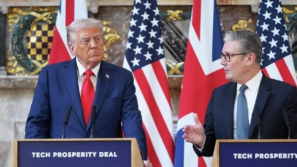 دونالد ترامب و كير ستارمر