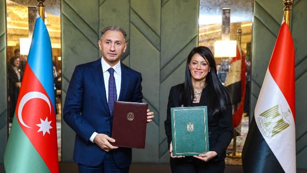 خلال التوقيع