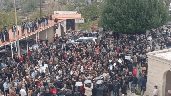 مظاهرات و اعتصامات في بعض محافظات سوريا و سط انتشار قوات الأمن