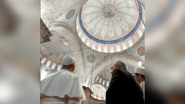  بابا الفاتيكان يزور الجامع الأزرق في إسطنبول