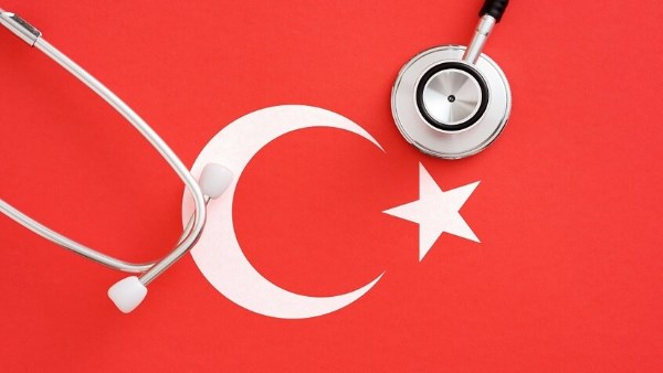 انهاء تقديم خدمات الرعاية الصحية المجانية للسوريين في تركيا