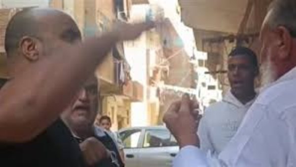 صفعة "سوشيال" وصلح "في قعدة"| كواليس تصالح مسن السويس.. حكاية شقة في كمبوند وحقيقة تجهيز ابنته