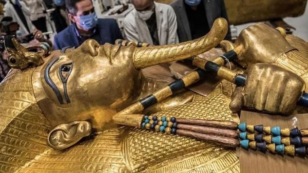 تمثال توت عنخ آمون 