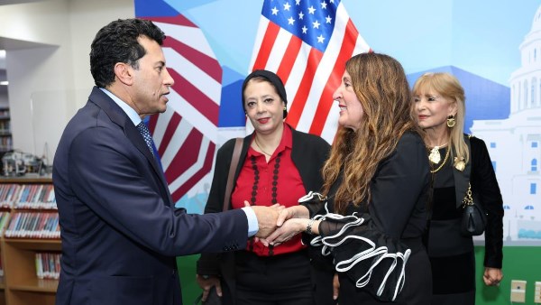 السفيرة الأمريكية بالقاهرة تلتقي بوزير الشباب والرياضة أشرف صبحي