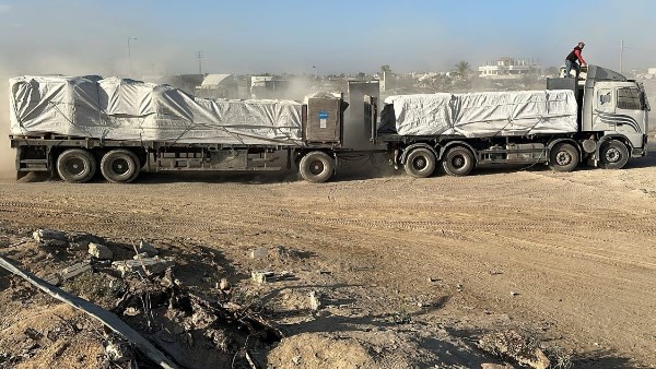 قوافل مساعدات 