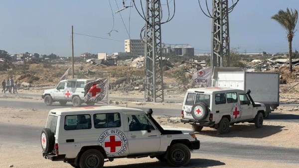 مكتب نتنياهو: الجيش الإسرائيلي والشاباك تسلما توابيت 3 رهائن في قطاع غزة