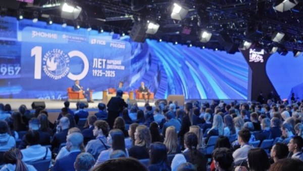 احتفال روسيا بمرور 100 عام على تأسيس الدبلوماسية الشعبية الروسية